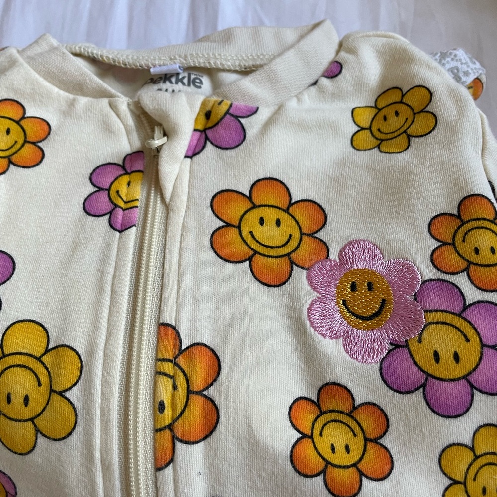 5/$30🍒Pekkle-Smiley Flower Print Onesie